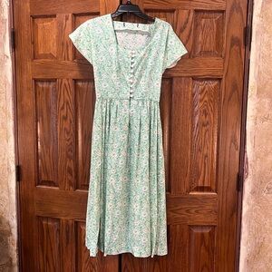 Vintage green and pink floral dress with white button detail